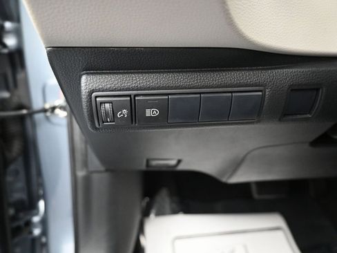 Used 2020 Toyota Corolla LE image 27