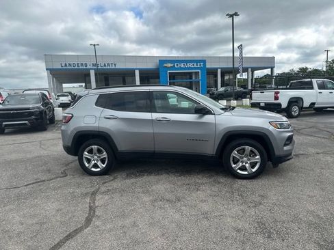 Used 2024 Jeep Compass Latitude AWD/4WD image 2