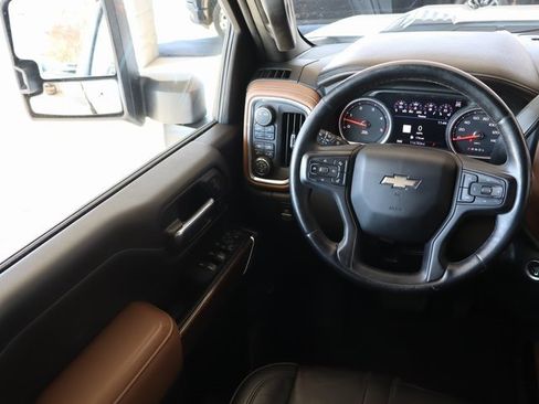 Used 2022 Chevrolet Silverado 2500 High Country image 23