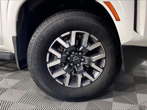 Used 2024 Nissan Frontier SL w/ Technology Package image 11