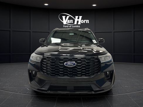 Used 2025 Ford Explorer ST-Line w/ Premium Package AWD/4WD image 2