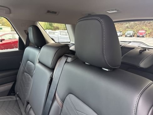 New 2025 Nissan Pathfinder Platinum image 18