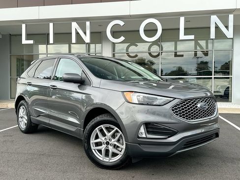 Used 2023 Ford Edge SEL w/ Convenience Package AWD/4WD image 2