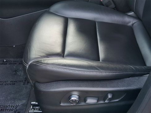 Used 2024 Cadillac XT4 Premium Luxury image 24