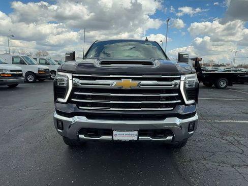 Used 2024 Chevrolet Silverado 2500 LTZ AWD/4WD image 3