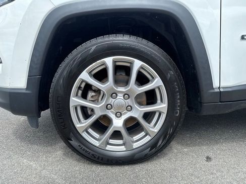 Used 2022 Jeep Compass Latitude w/ Sun and Sound Group AWD/4WD image 10