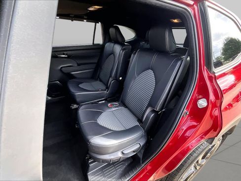Used 2023 Toyota Highlander XSE FWD image 20