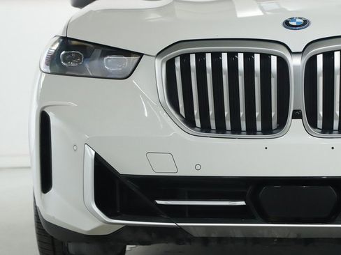 Used 2025 BMW X5 xDrive50e image 41