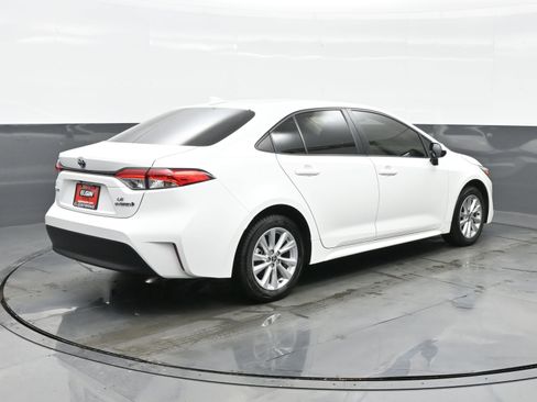Used 2023 Toyota Corolla LE image 6