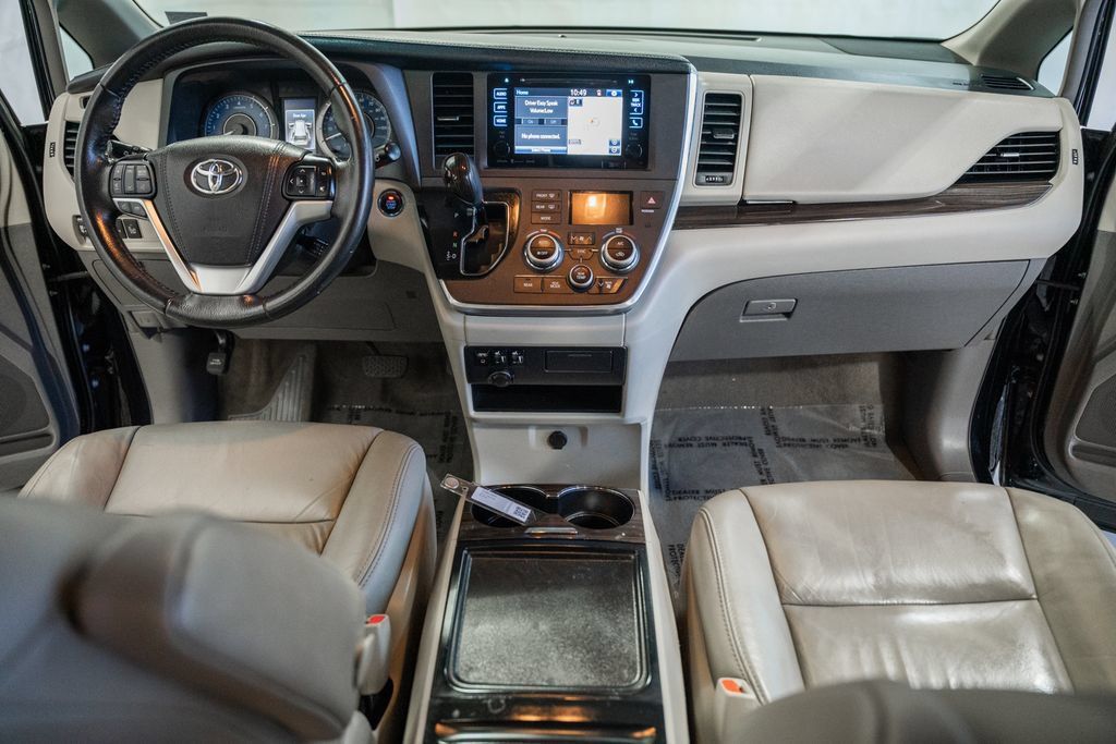Used 2017 Toyota Sienna XLE w/ XLE Navigation Package FWD image 18