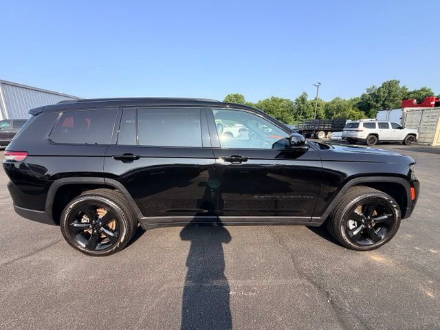 Used 2025 Jeep Grand Cherokee L Limited w/ Luxury Tech Group II AWD/4WD image 2