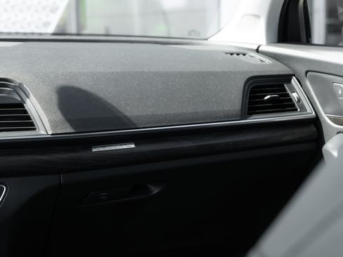 Used 2019 Audi Q5 2.0T Premium Plus w/ Premium Plus Package AWD/4WD image 13
