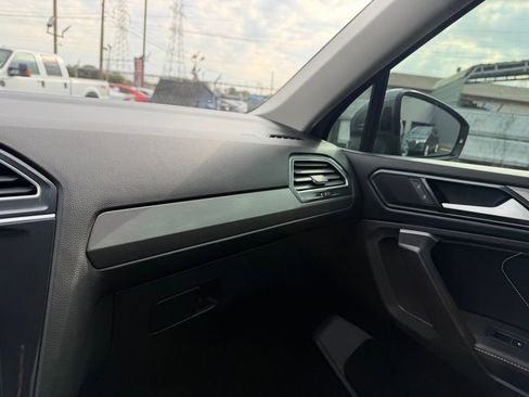 Used 2024 Volkswagen Tiguan SE image 26