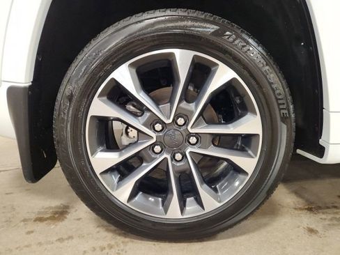 Used 2023 Jeep Grand Cherokee Overland w/ Luxury Tech Group IV image 35