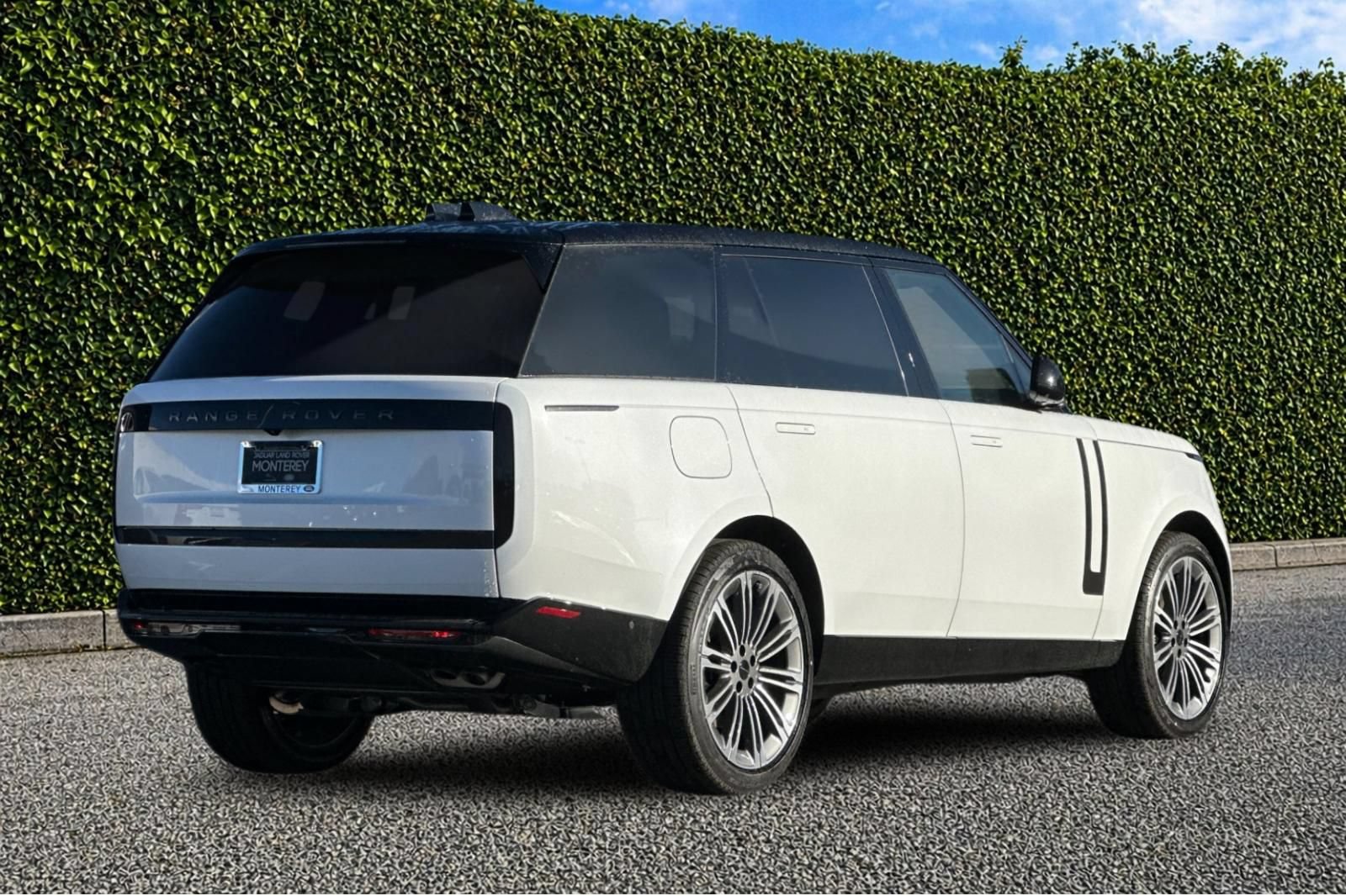 New 2026 Land Rover Range Rover Long Wheelbase SE AWD/4WD image 6
