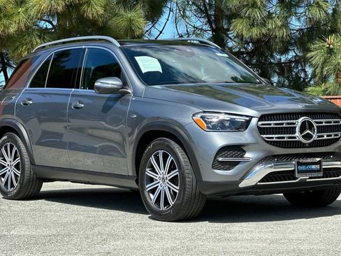 Used 2025 Mercedes-Benz GLE 450e 4MATIC image 2