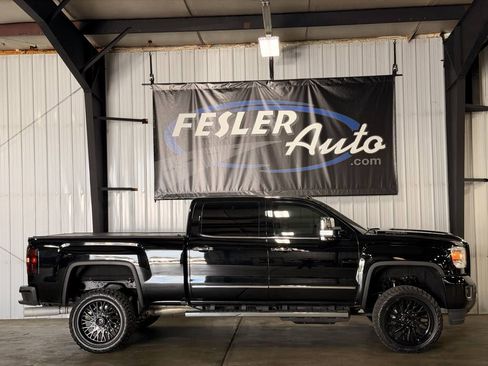 Used 2018 GMC Sierra 2500 SLT w/ Duramax Plus Package AWD/4WD image 32