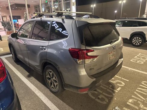 Used 2019 Subaru Forester Premium image 8