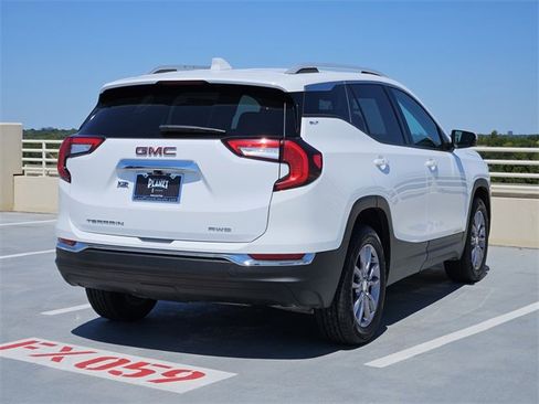 Used 2024 GMC Terrain SLT image 7