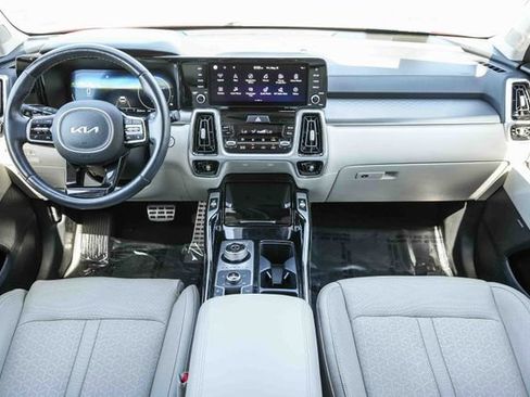 Used 2023 Kia Sorento SX Prestige w/ Panoramic Sunroof Package AWD/4WD image 13