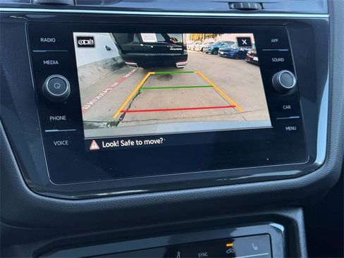 Used 2022 Volkswagen Tiguan SE R-Line image 17