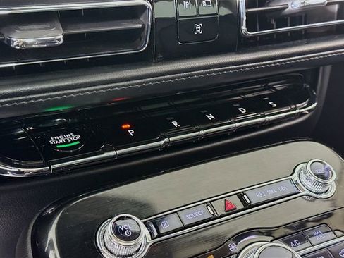 Used 2023 Lincoln Nautilus Reserve image 17