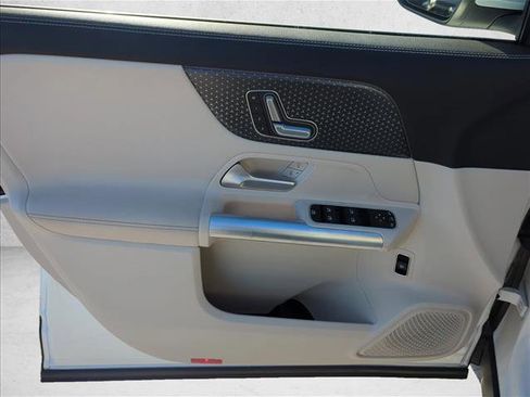 Used 2025 Mercedes-Benz GLA 250 image 7