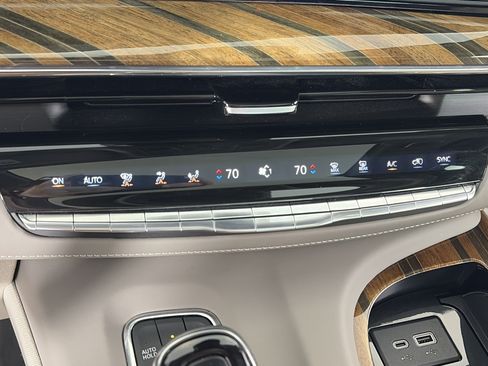 Used 2023 Cadillac Escalade ESV Premium Luxury Platinum w/ LPO, Radiant Package AWD/4WD image 28