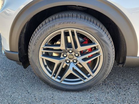 New 2026 Ford Explorer ST w/ Sun And Sound Package image 7