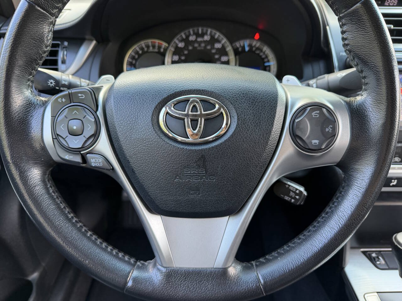 Used 2012 Toyota Camry SE w/ Leather Pkg FWD image 17