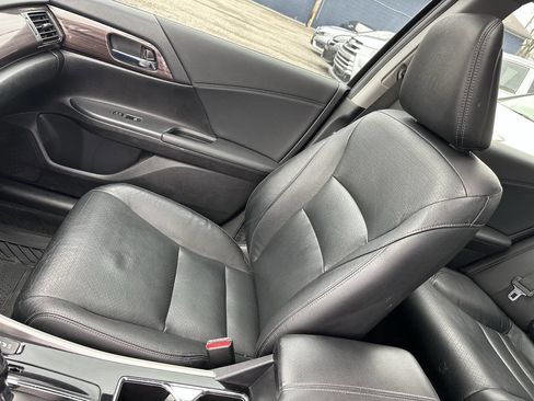 Used 2017 Honda Accord Touring image 38
