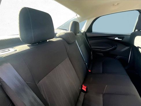 Used 2018 Ford Focus SE w/ SE Appearance Package image 23