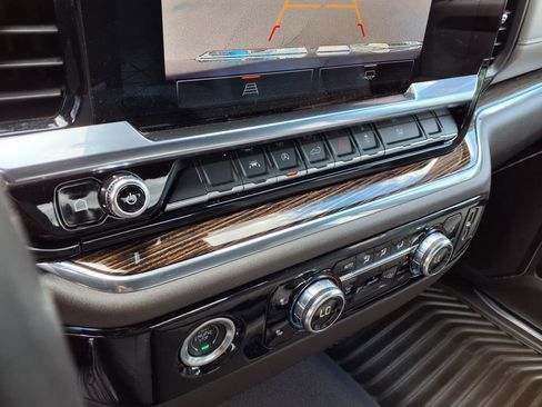 Used 2024 GMC Sierra 1500 SLE image 14