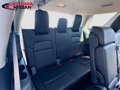 Used 2023 Nissan Pathfinder SL image 35