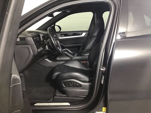 Certified 2024 Porsche Cayenne S AWD/4WD image 5