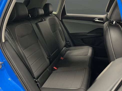 Used 2023 Volkswagen Taos SE w/ Panoramic Sunroof Package AWD/4WD image 24