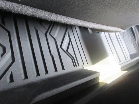 Used 2024 GMC Canyon AT4X w/ AT4X AEV Edition AWD/4WD image 32