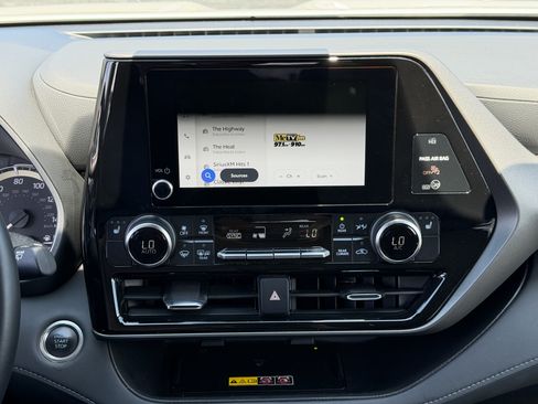 Certified 2025 Toyota Highlander XLE AWD/4WD image 18
