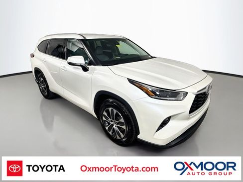 Used 2021 Toyota Highlander XLE FWD image 1
