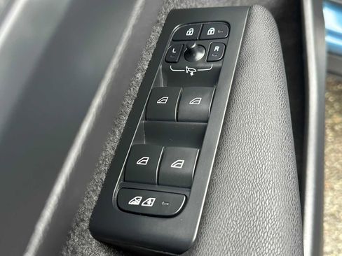 Certified 2023 Volvo XC40 Recharge Ultimate w/ Protection Package Premier image 21