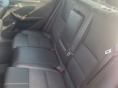 Used 2014 Chevrolet Impala LT w/ Convenience Package image 13