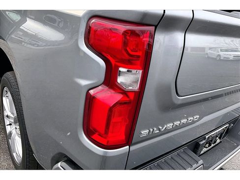 Used 2024 Chevrolet Silverado 1500 High Country w/ High Country Premium Package AWD/4WD image 30