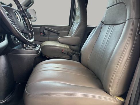Used 2020 Chevrolet Express 3500 LS image 17