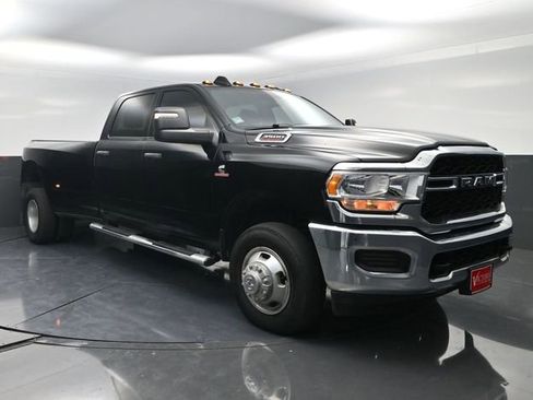 Used 2024 RAM 3500 Tradesman w/ Chrome Appearance Group AWD/4WD image 2