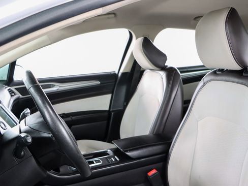 Used 2020 Ford Fusion SE w/ Equipment Group 151A image 23