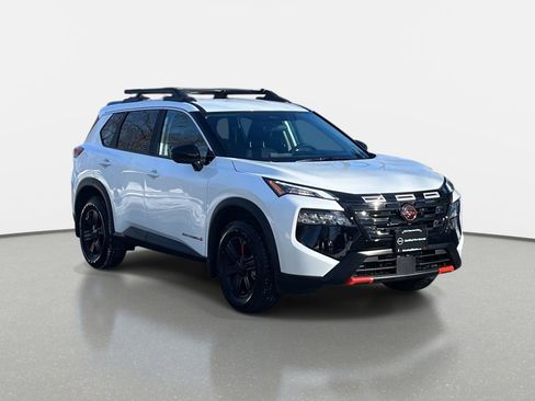 Used 2026 Nissan Rogue SV image 3