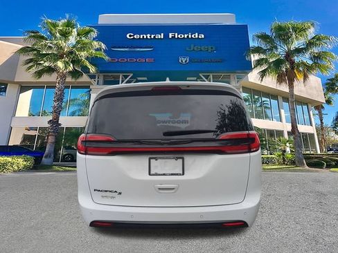 Used 2021 Chrysler Pacifica Touring-L w/ Premium & Safety Sphere Group FWD image 6