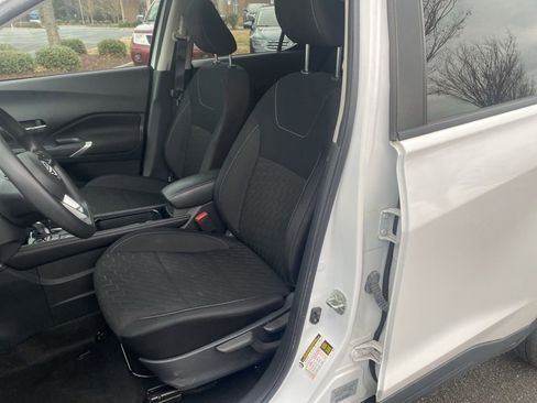 Used 2023 Nissan Kicks SV image 13