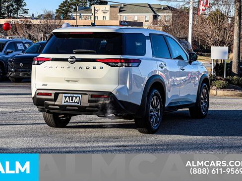 Used 2025 Nissan Pathfinder S image 6