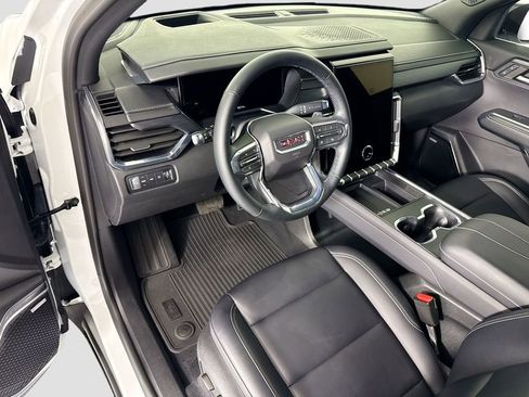 Used 2024 GMC Acadia Elevation w/ Luxury Package image 9